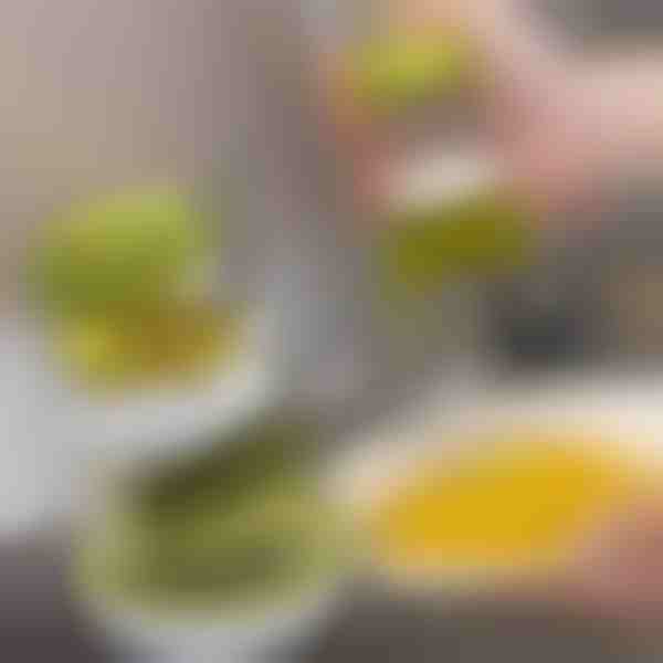 Čistiaca kefa s dávkovačom a stojanom | BRUSKICA